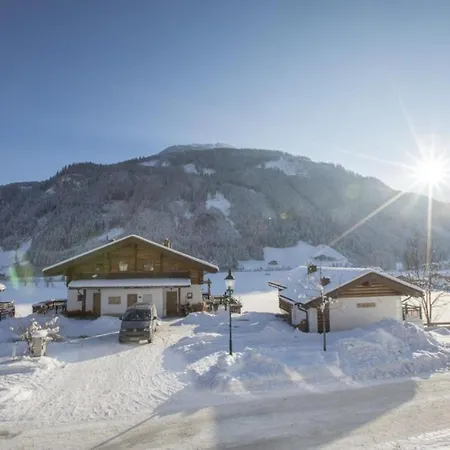 Schoeneben Zwillinger Huette * Wald im Pinzgau