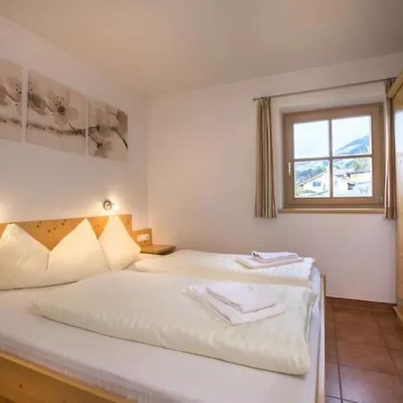 Schoeneben Zwillinger Huette Wald im Pinzgau