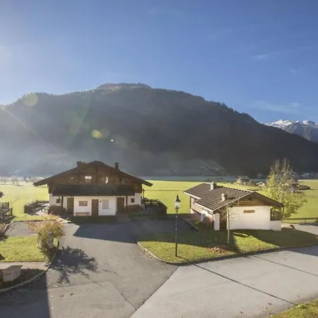 Schoeneben Zwillinger Huette * Wald im Pinzgau