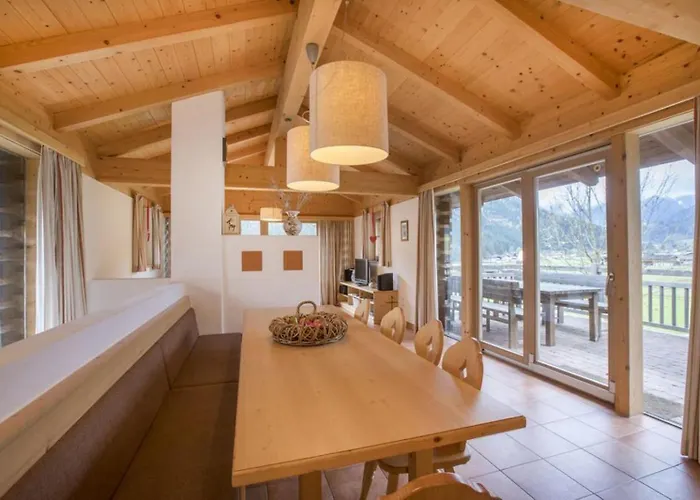 Schoeneben Zwillinger Huette Wald im Pinzgau