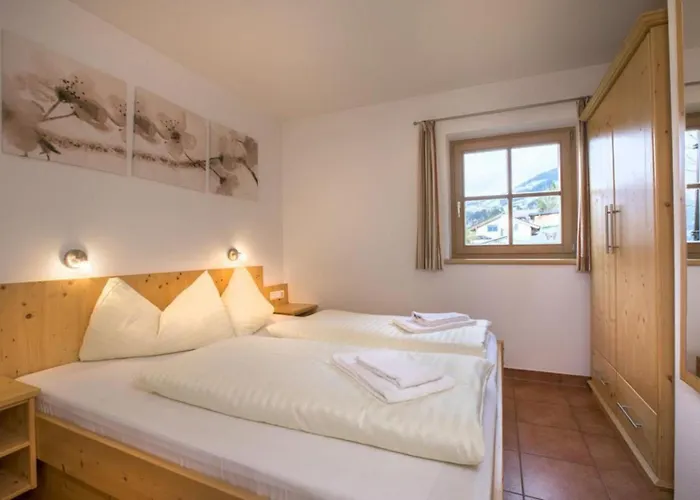 Schoeneben Zwillinger Huette Wald im Pinzgau